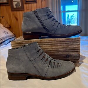 'Leveche' from Naot in Feathery Blue Nubuck/Shiitake Nubuck women’s size 40